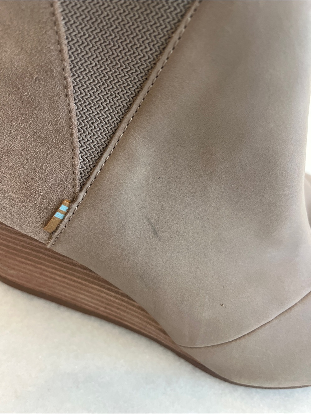NEW TOMS Kelsey Booties Ankle Wedge Boots Taupe Grey Leather Suede Size 9 - Picture 6 of 13